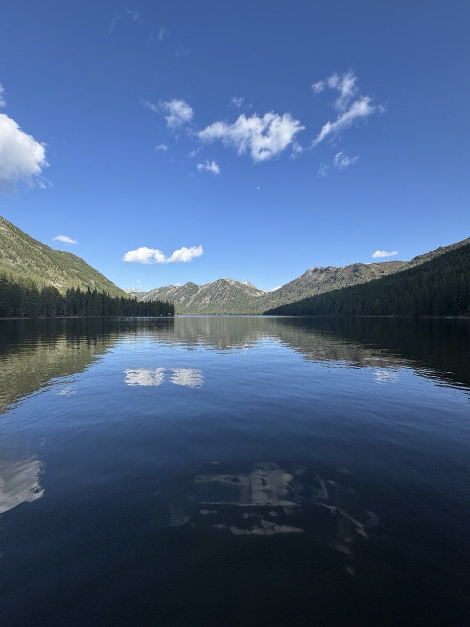 Зеркальное горное озеро